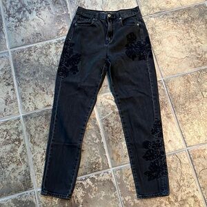 American Eagle mom jean in black with embroidery- size 2